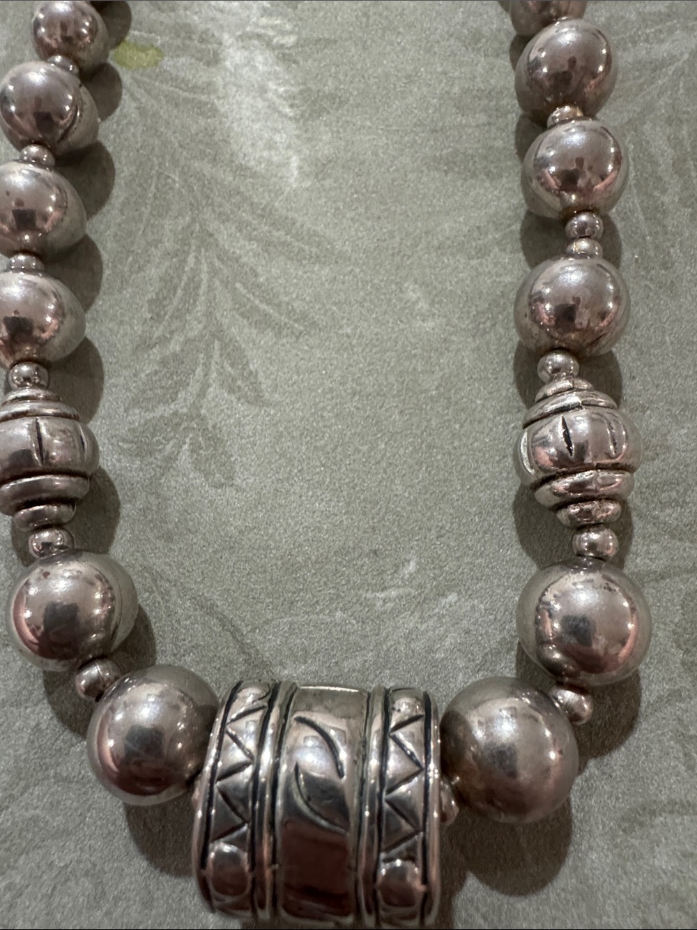 Vintage Silver-Tone Beaded Statement Necklace - Elegant Pearl Finish - Picture 3 of 4